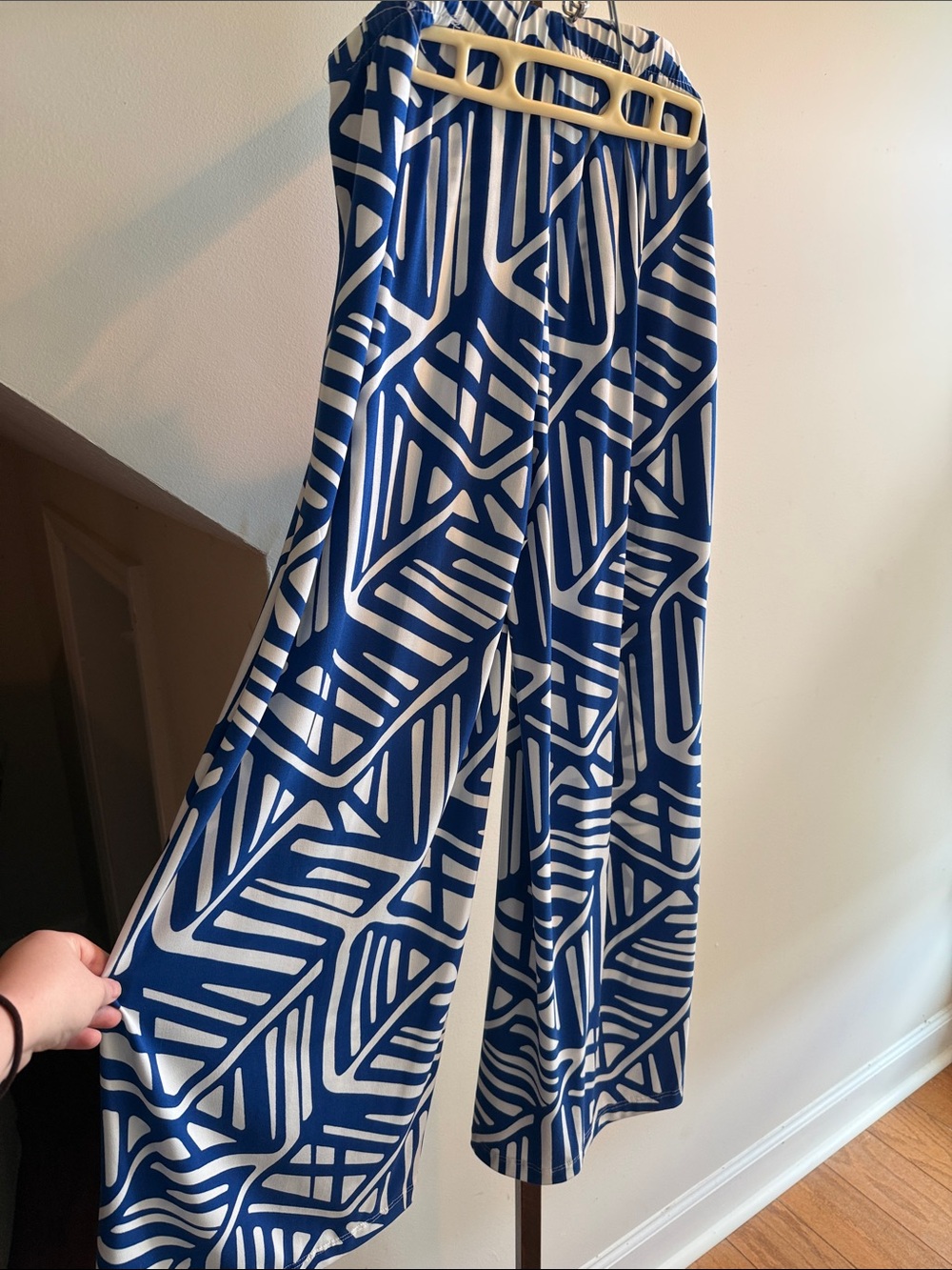 Chico’s Wide Leg Blue & White Geometric Print Pants